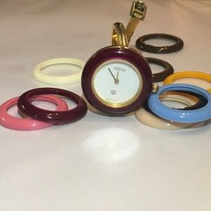 Gucci Interchangeable Vintage Watch. Small Wrist. Not working. Approx :- 7”